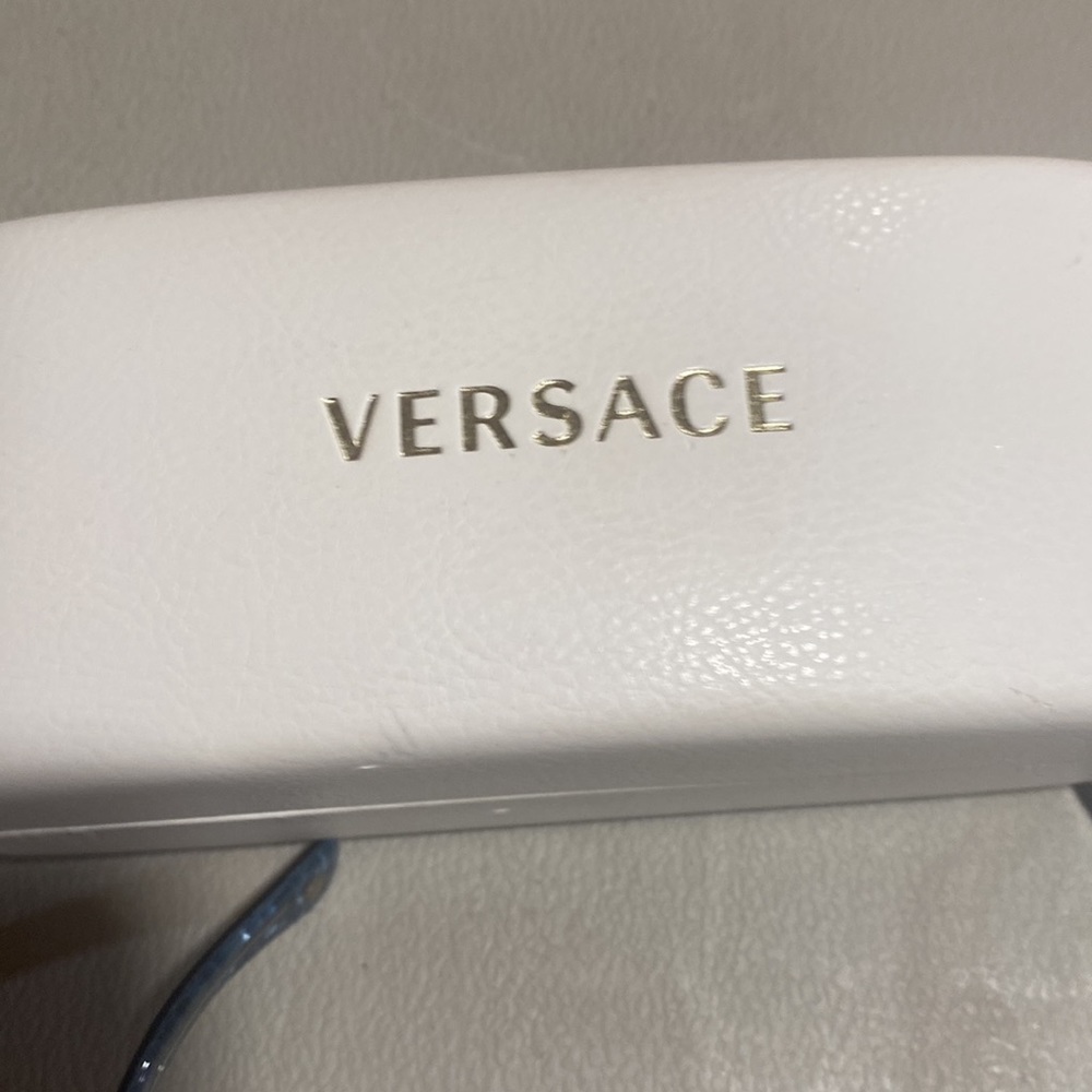 Authentic VERSACE brand new sunglasses with square frame in rhinestones on the V - Picture 9 of 10